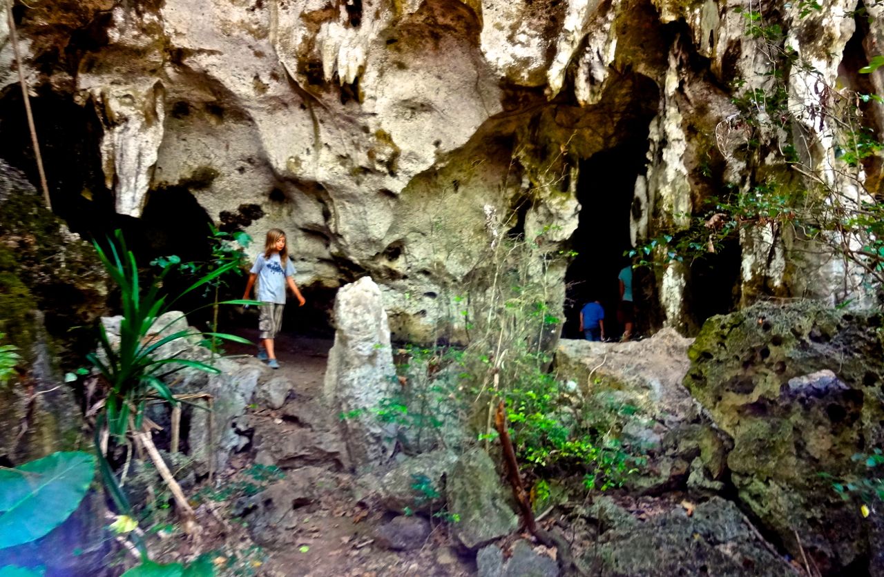 Creative Learning & Exploring: Hiking Talofofo Caves